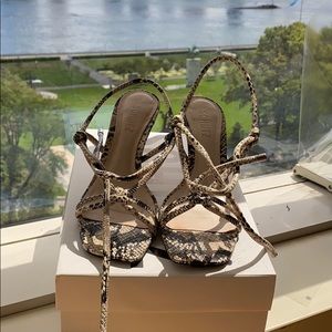Schutz 	
Belize Sandal